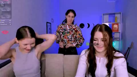 khloebeauty online show from December 16, 8:59 pm