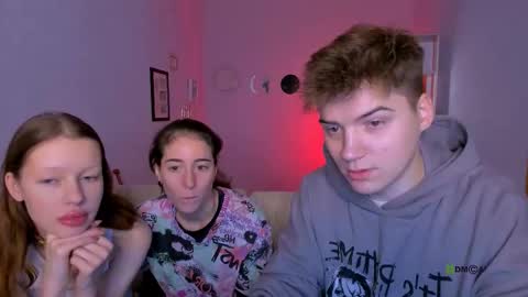 khloebeauty online show from November 15, 8:21 pm