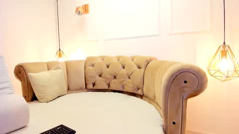 Khloe online show from February 25, 4:03 am