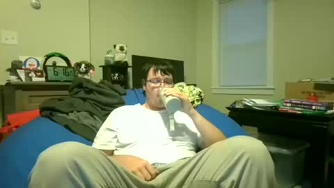 Snapshot of ki983799 chatting on October 19, 10:14 pm CJ online show from October 19, 10:14 pm