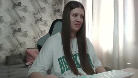 kianna_dior_ online show from March 31, 9:43 am