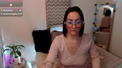 Kiara Bermont online show from December 2, 7:34 pm