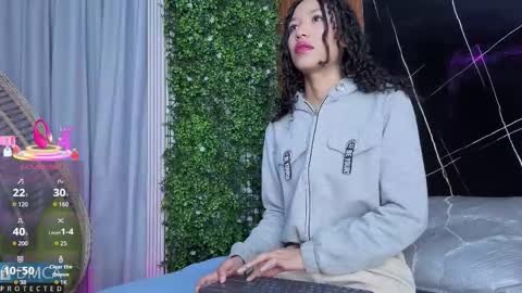 Kiara Zahiri online show from October 20, 11:04 am