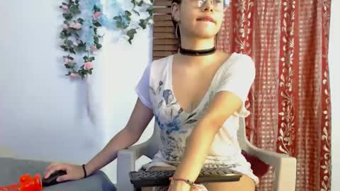 kiaralenon online show from April 5, 12:29 am