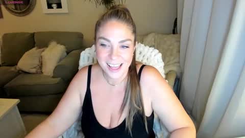 Kiera Reines online show from November 9, 2:15 am