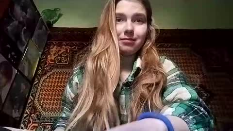 kikibang_ online show from November 25, 8:35 am