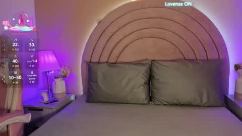 KI KI online show from September 19, 8:34 pm