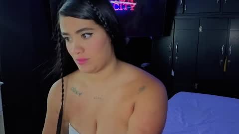 kim_20coliie online show from April 25, 11:35 pm