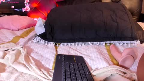 Kim Marquez online show from March 3, 2:15 am