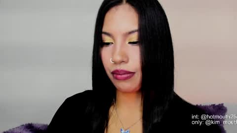 kim_mouth17 online show from April 10, 10:03 pm