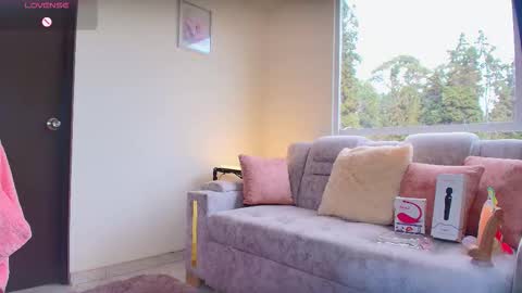 kim_tyler_ online show from October 29, 9:04 pm