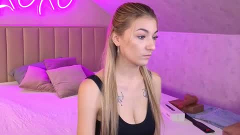 kimberlly_smith online show from January 17, 11:57 pm