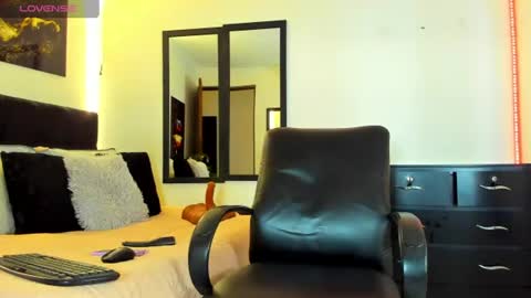 Kimberly Banks online show from August 8, 7:13 pm