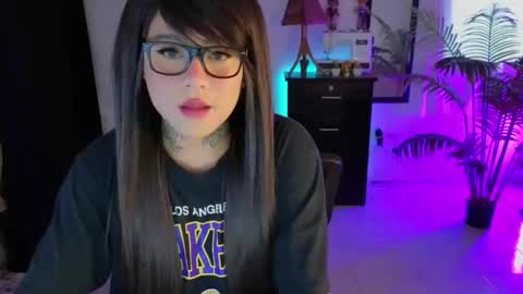 Kimberly Polizzi     online show from November 30, 6:48 pm