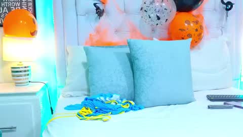 KimBrooks online show from October 23, 11:12 am