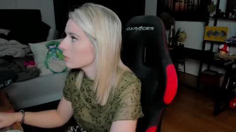 Wolfs Girl online show from October 18, 1:59 pm