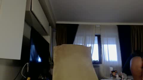 Kim Lee  online show from November 28, 1:51 pm