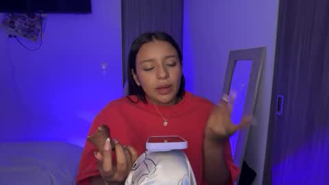 kimmi online show from March 27, 10:33 pm