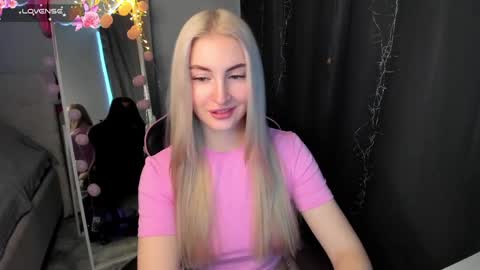 kimmy1_powell online show from April 17, 2:47 am