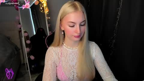 kimmy1_powell online show from April 11, 3:00 am