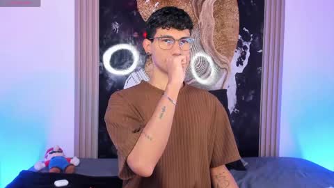  A L E X  online show from April 17, 6:05 am