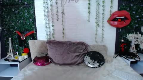 Mary online show from January 18, 1:51 pm