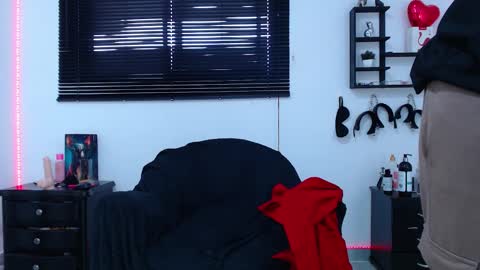 Allison  Diego online show from February 22, 9:15 pm