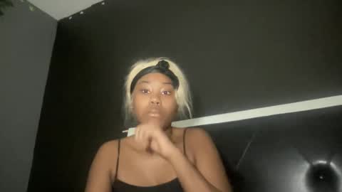 Snapshot of kinkykittee chatting on February 12, 10:24 am Bunniii online show from February 12, 10:24 am