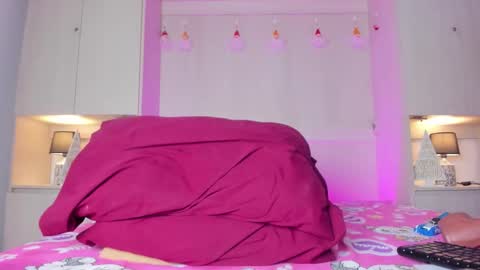 M A R A  online show from November 27, 9:22 pm