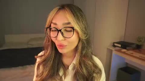 kira_404 online show from June 25, 6:29 am