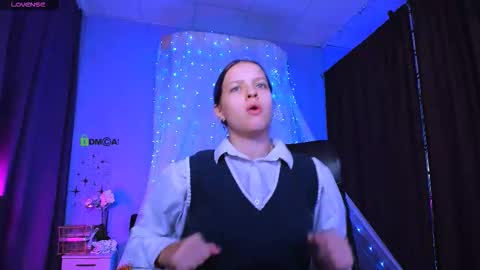 Kira  online show from January 18, 9:35 pm