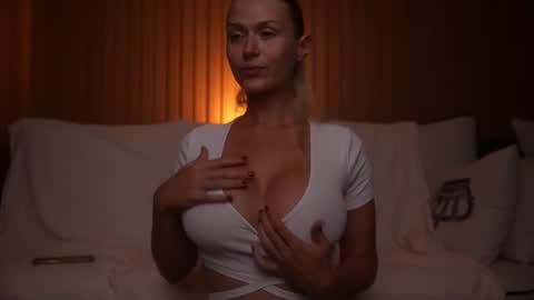kira bloom online show from July 28, 3:43 pm