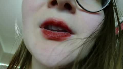 KiraGoldens online show from October 15, 8:48 am