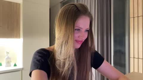 Kira online show from December 19, 5:30 pm