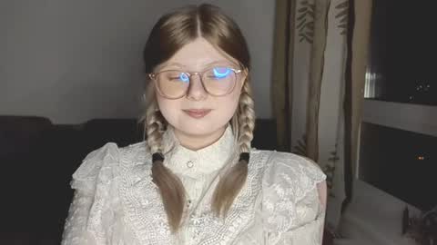 KiraYume online show from May 22, 9:43 pm