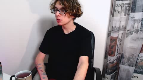 Snapshot of kiriae21 chatting on January 6, 11:52 pm Alan online show from January 6, 11:52 pm