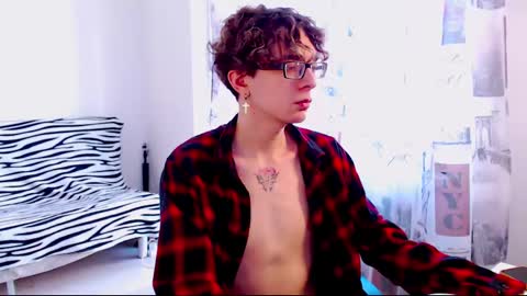 Snapshot of kiriae21 chatting on March 9, 12:31 pm Alan online show from March 9, 12:31 pm