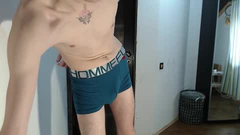 Snapshot of kiriae21 chatting on October 25, 10:25 am Alan online show from October 25, 10:25 am