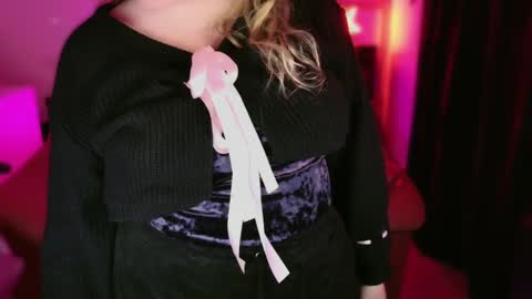 kissica online show from February 25, 5:19 pm