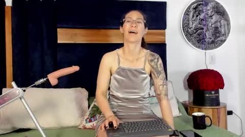 Kissing Company online show from June 9, 4:34 am