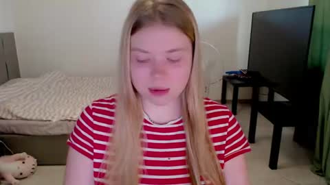 Jennyblonde and Emmabrunette online show from July 3, 2:22 pm