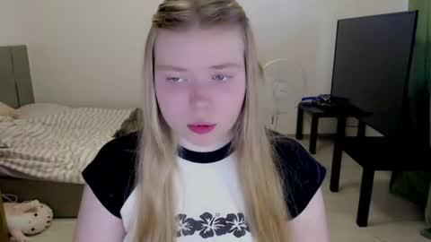 Jennyblonde and Emmabrunette online show from June 14, 4:53 pm