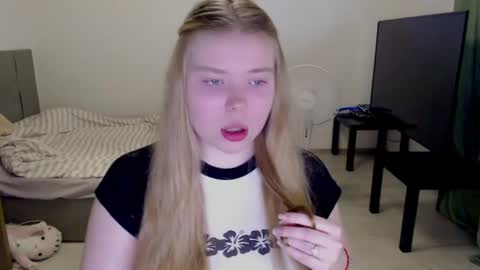 Jennyblonde and Emmabrunette online show from June 13, 4:06 pm