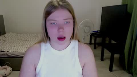 Jennyblonde and Emmabrunette online show from July 17, 6:43 pm