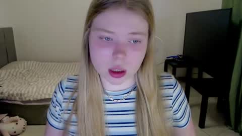 Jennyblonde and Emmabrunette online show from July 18, 6:43 pm