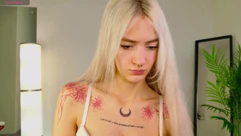 kitty__katty_ online show from January 17, 9:45 pm