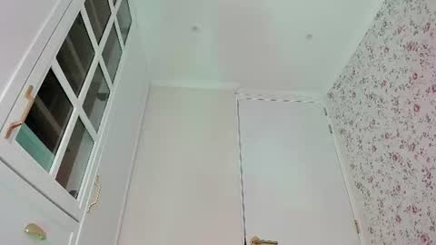 sophie online show from June 23, 5:52 pm
