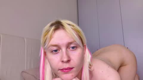 Evelyn online show from April 26, 7:11 pm