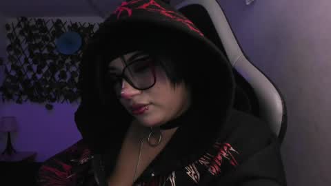 Camila online show from April 10, 6:30 am