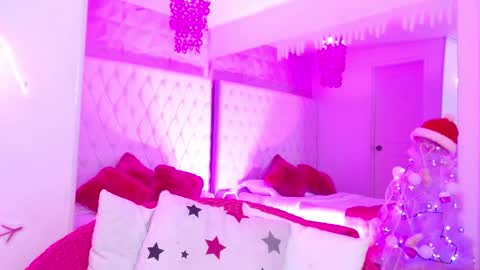 KITTY online show from December 14, 1:17 pm